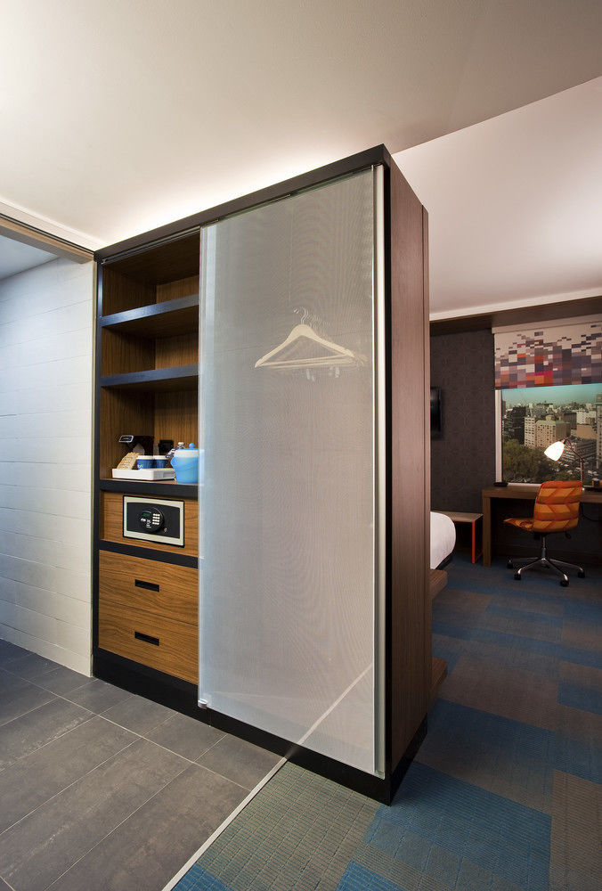 Hotel Aloft Miami Airport 3*